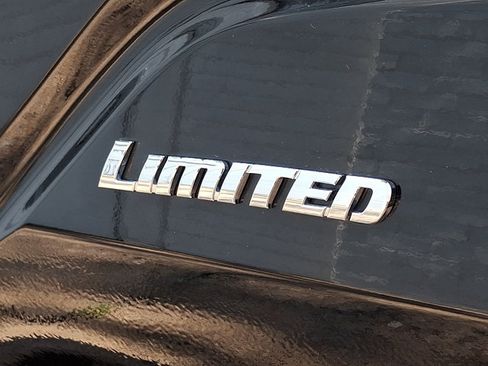 Used 2025 Toyota Tacoma Limited AWD/4WD image 33