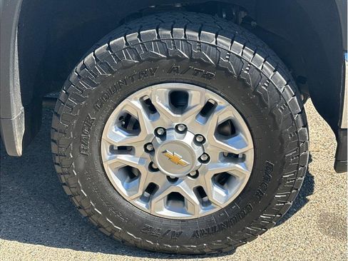 Used 2023 Chevrolet Silverado 2500 LT w/ Convenience Package AWD/4WD image 10