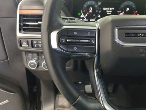 Used 2025 GMC Yukon XL Denali AWD/4WD image 11