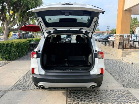 Used 2022 Ford Escape SE FWD image 12