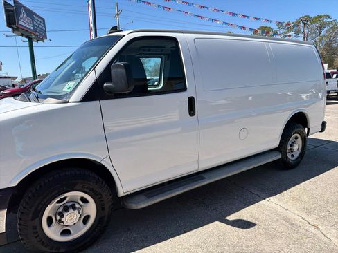 Used 2022 Chevrolet Express 2500 w/ Driver Convenience Package image 4