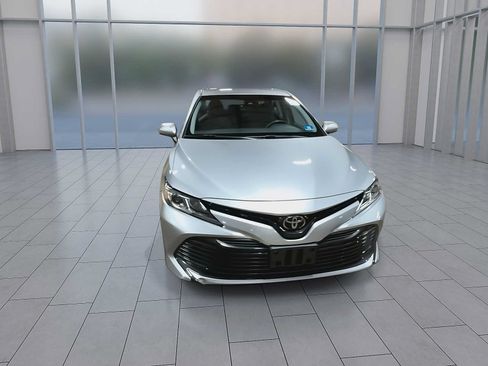 Used 2018 Toyota Camry LE FWD image 3