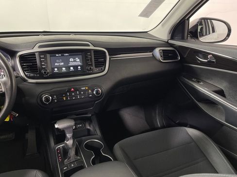 Used 2020 Kia Sorento AWD V6 image 17