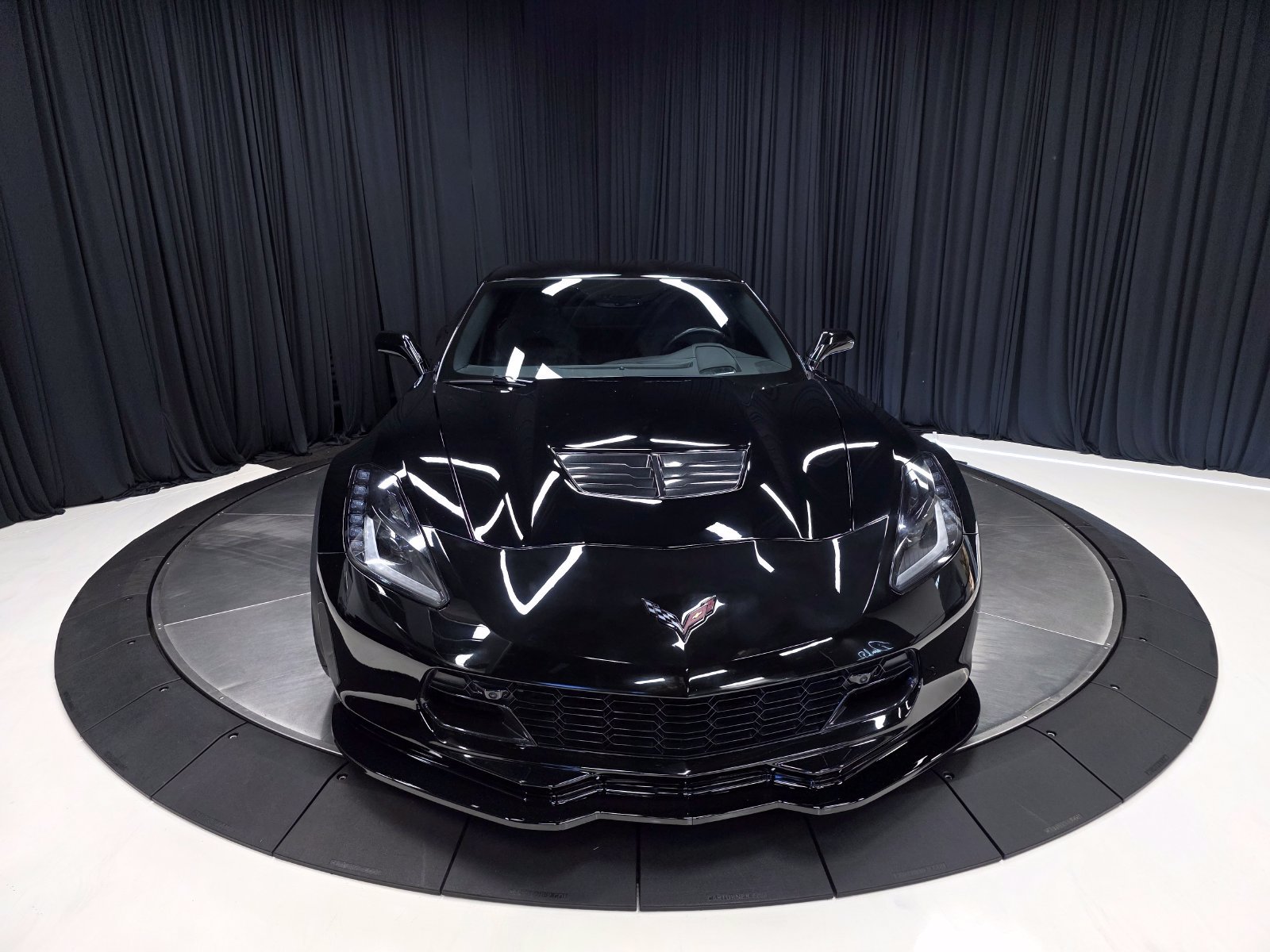 Used 2016 Chevrolet Corvette Z06 w/ 2LZ Preferred Equipment Group RWD image 9