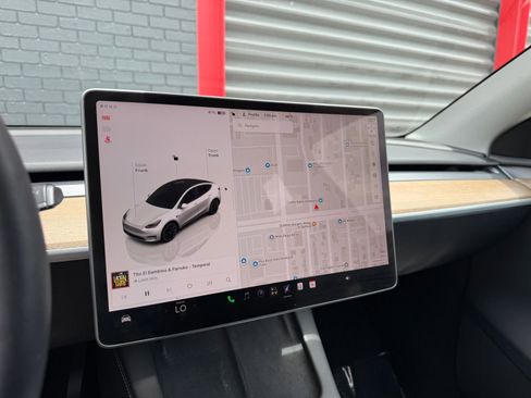 Used 2023 Tesla Model Y AWD image 27