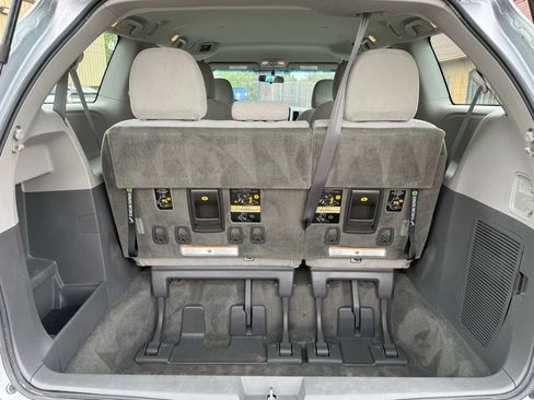 Used 2017 Toyota Sienna L FWD image 15