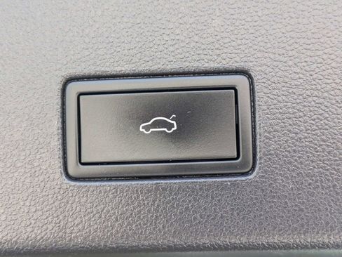 Used 2024 Volkswagen Atlas Cross Sport SE w/ Panoramic Sunroof Package FWD image 13