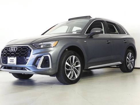 Used 2023 Audi Q5 2.0T Premium w/ Convenience Package AWD/4WD image 2