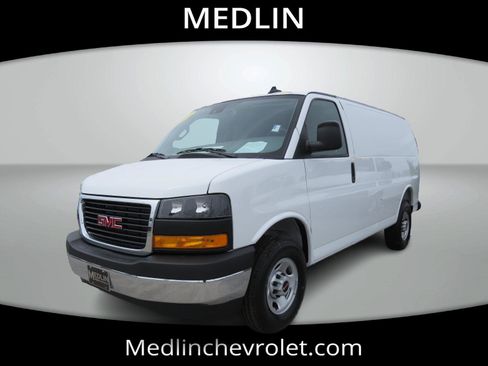 Used 2025 GMC Savana 3500 w/ Driver Convenience Package image 4