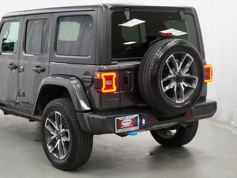 Used 2024 Jeep Wrangler Unlimited w/ Convenience Group image 13