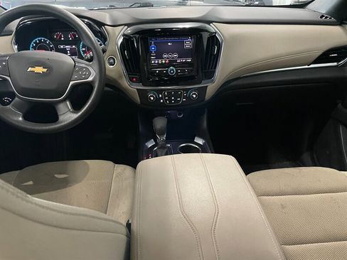 Used 2022 Chevrolet Traverse LS image 8