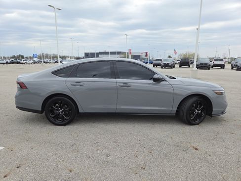Used 2025 Honda Accord SE image 17
