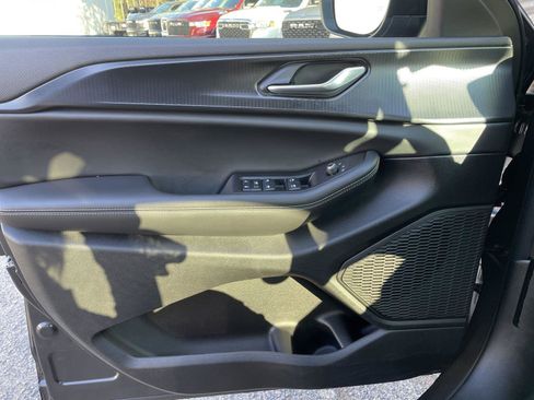 Certified 2025 Jeep Grand Cherokee Laredo X image 31