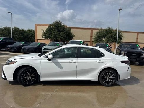 Used 2024 Toyota Camry SE FWD image 5