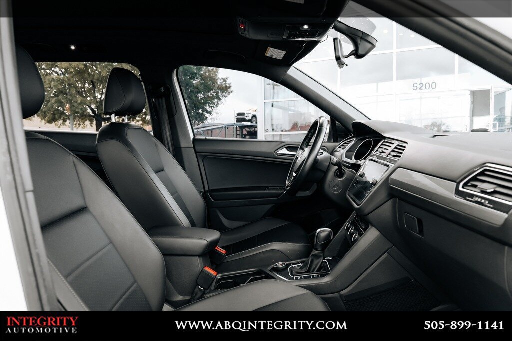 Used 2020 Volkswagen Tiguan SE R-Line AWD/4WD image 50
