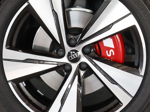 New 2025 Audi SQ5 Prestige image 7