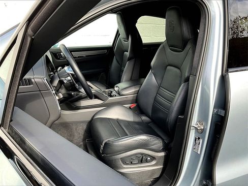 Certified 2022 Porsche Cayenne GTS image 5
