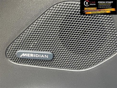 Used 2018 Jaguar F-PACE Premium image 32