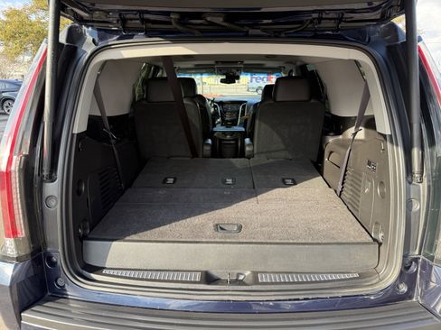Used 2017 Cadillac Escalade Premium Luxury image 41