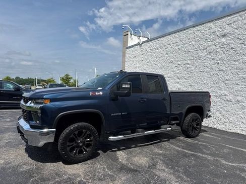 Used 2021 Chevrolet Silverado 2500 LT w/ Convenience Package AWD/4WD image 3