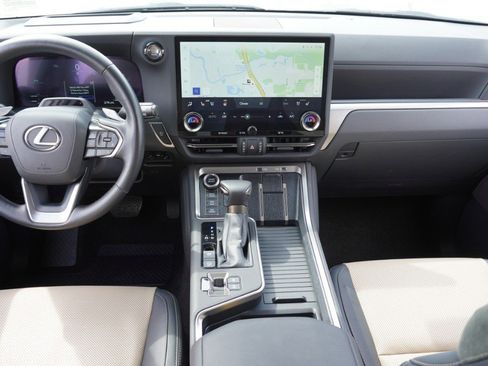 Used 2024 Lexus GX 550 image 29