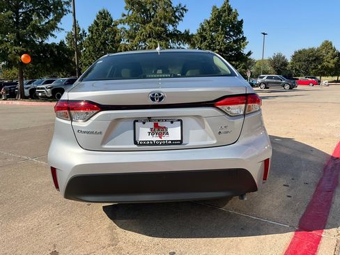 Used 2025 Toyota Corolla LE image 7