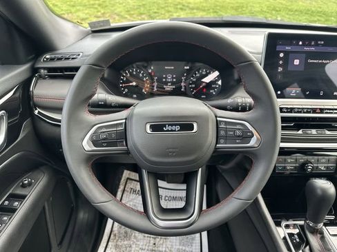 Used 2025 Jeep Compass Trailhawk AWD/4WD image 13