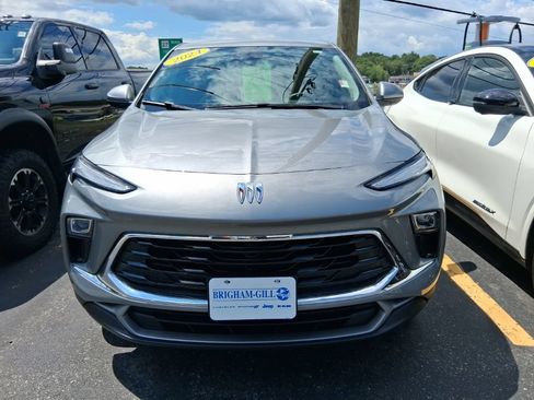 Used 2024 Buick Encore GX Preferred w/ Comfort Package AWD/4WD image 3