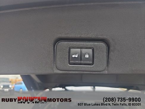 Used 2025 Nissan Rogue SV AWD/4WD image 29