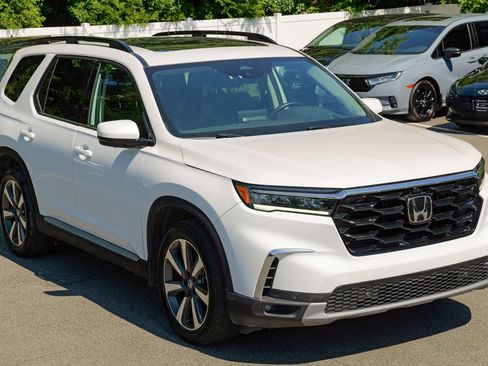 Used 2025 Honda Pilot Elite image 9