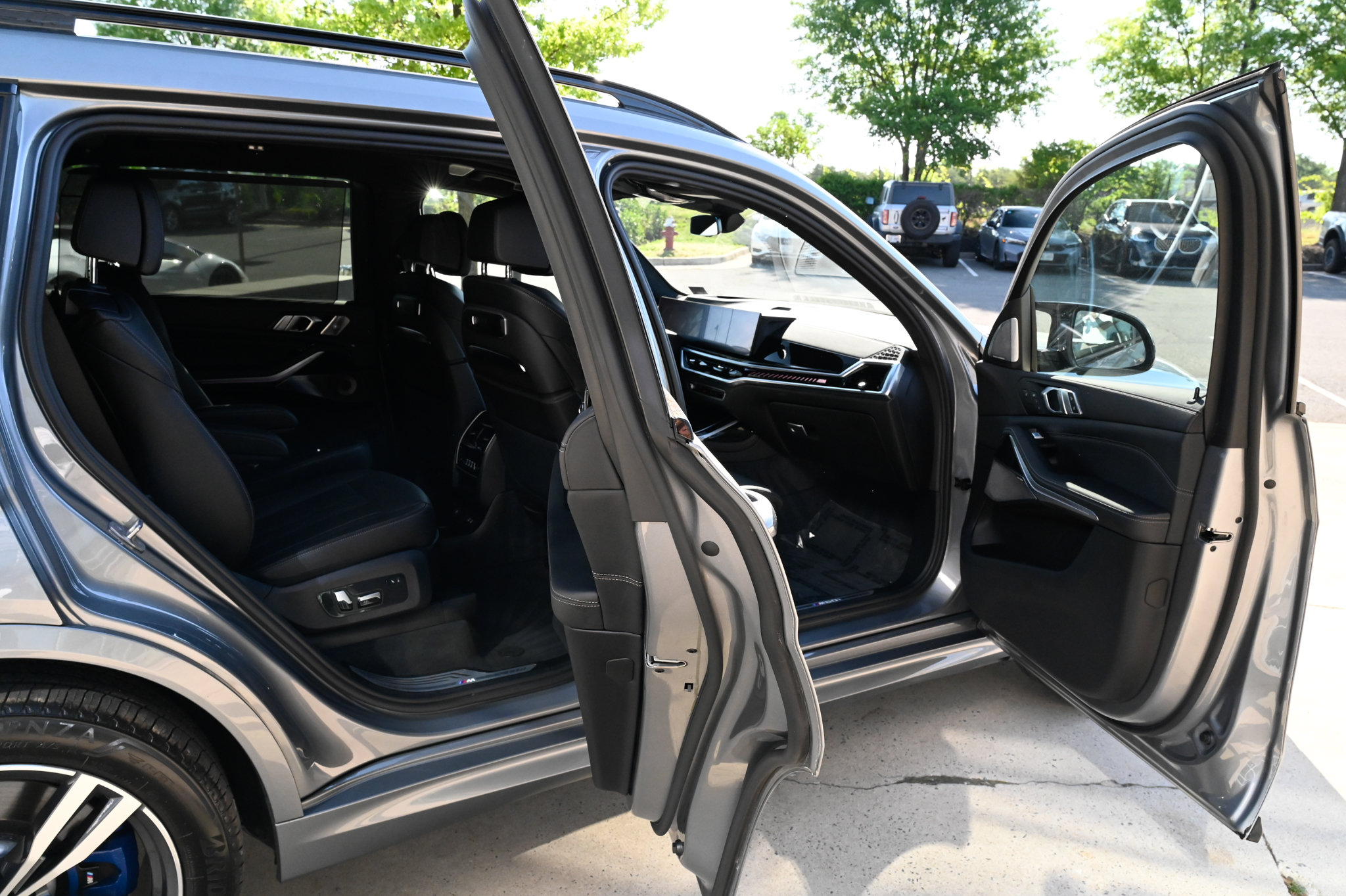 Used 2023 BMW X7 M60i w/ Executive Package AWD/4WD image 54