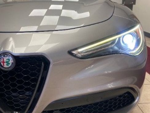 Used 2018 Alfa Romeo Stelvio Ti Sport image 9