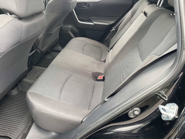 Used 2021 Toyota RAV4 LE AWD/4WD image 20