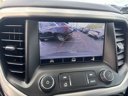 Used 2023 GMC Acadia SLT w/ Preferred Package AWD/4WD image 17