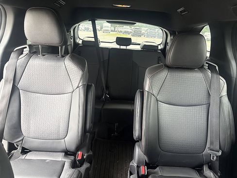 Used 2022 Toyota Sienna XSE FWD image 24
