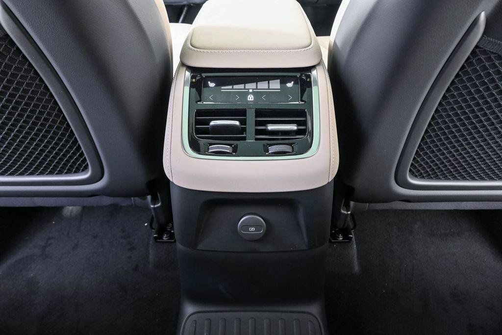 New 2026 Volvo XC90 T8 Core w/ Protection Package AWD/4WD image 18