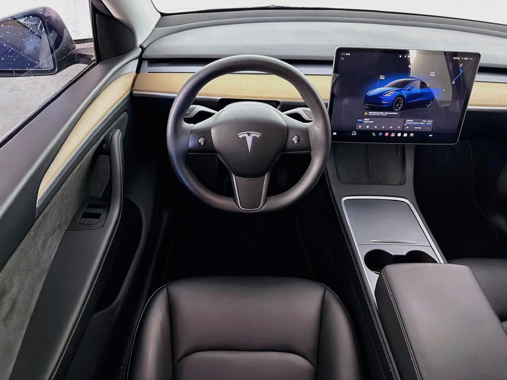 Used 2024 Tesla Model Y Long Range AWD/4WD image 17