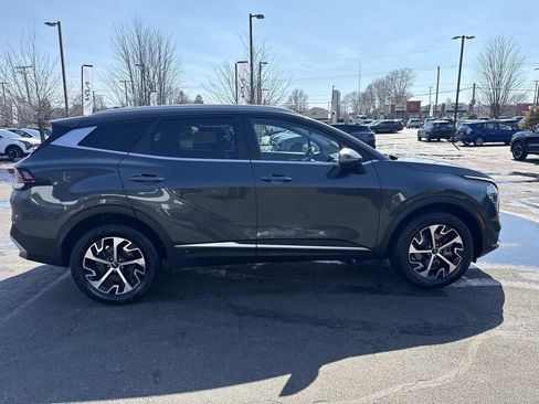 Used 2023 Kia Sportage EX image 9