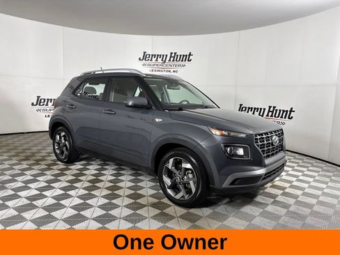 Used 2025 Hyundai Venue SEL FWD image 4
