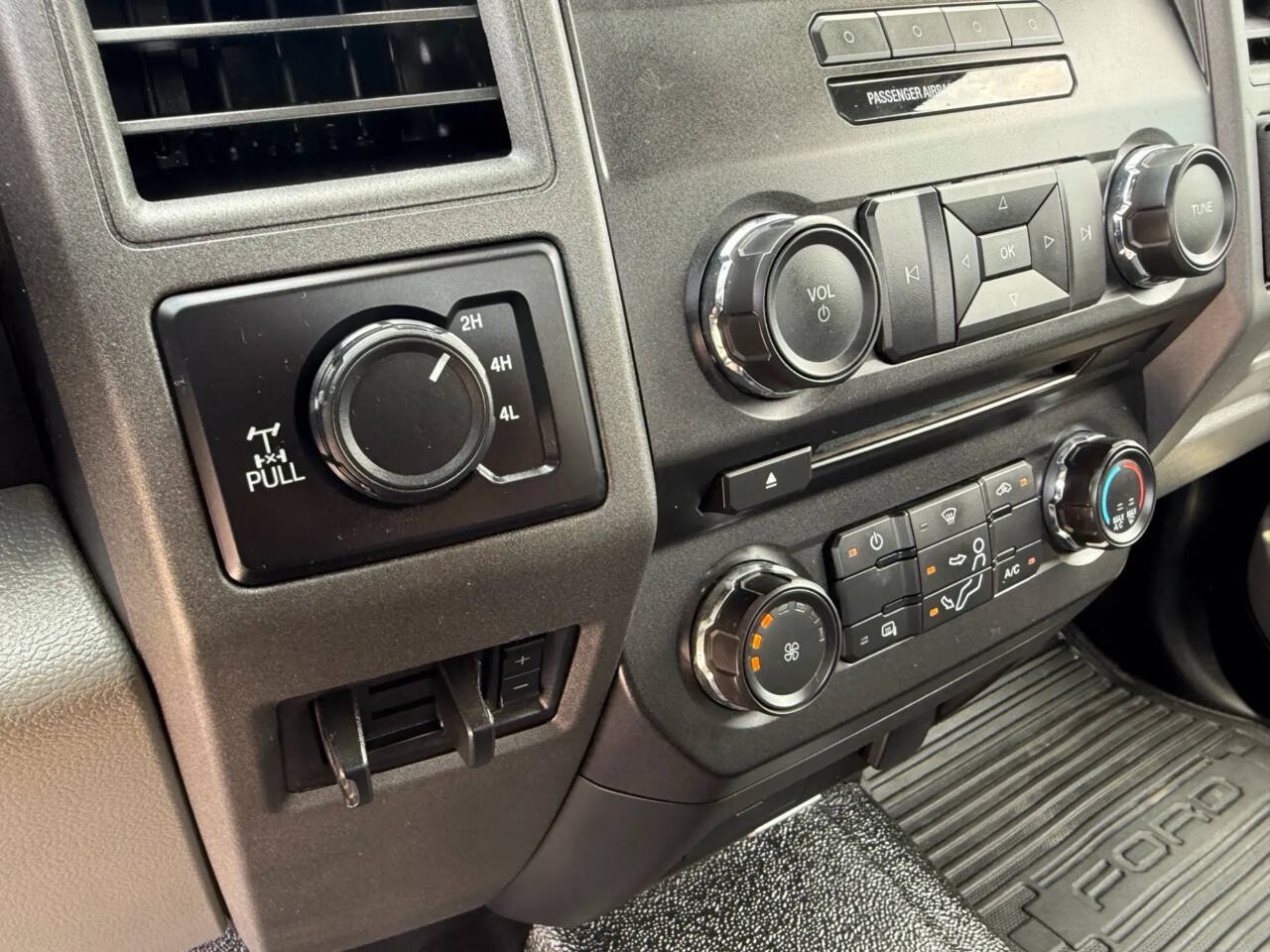 Used 2017 Ford F250 XL w/ Power Equipment Group AWD/4WD image 15