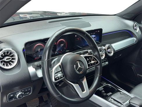 Used 2021 Mercedes-Benz GLB 250 w/ Premium Package image 14