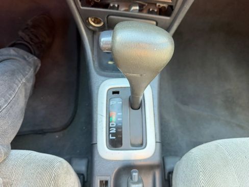 Used 1993 Toyota Corolla Deluxe FWD image 16