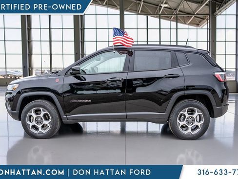 Used 2022 Jeep Compass Trailhawk w/ Trailhawk Convenience Group AWD/4WD image 2