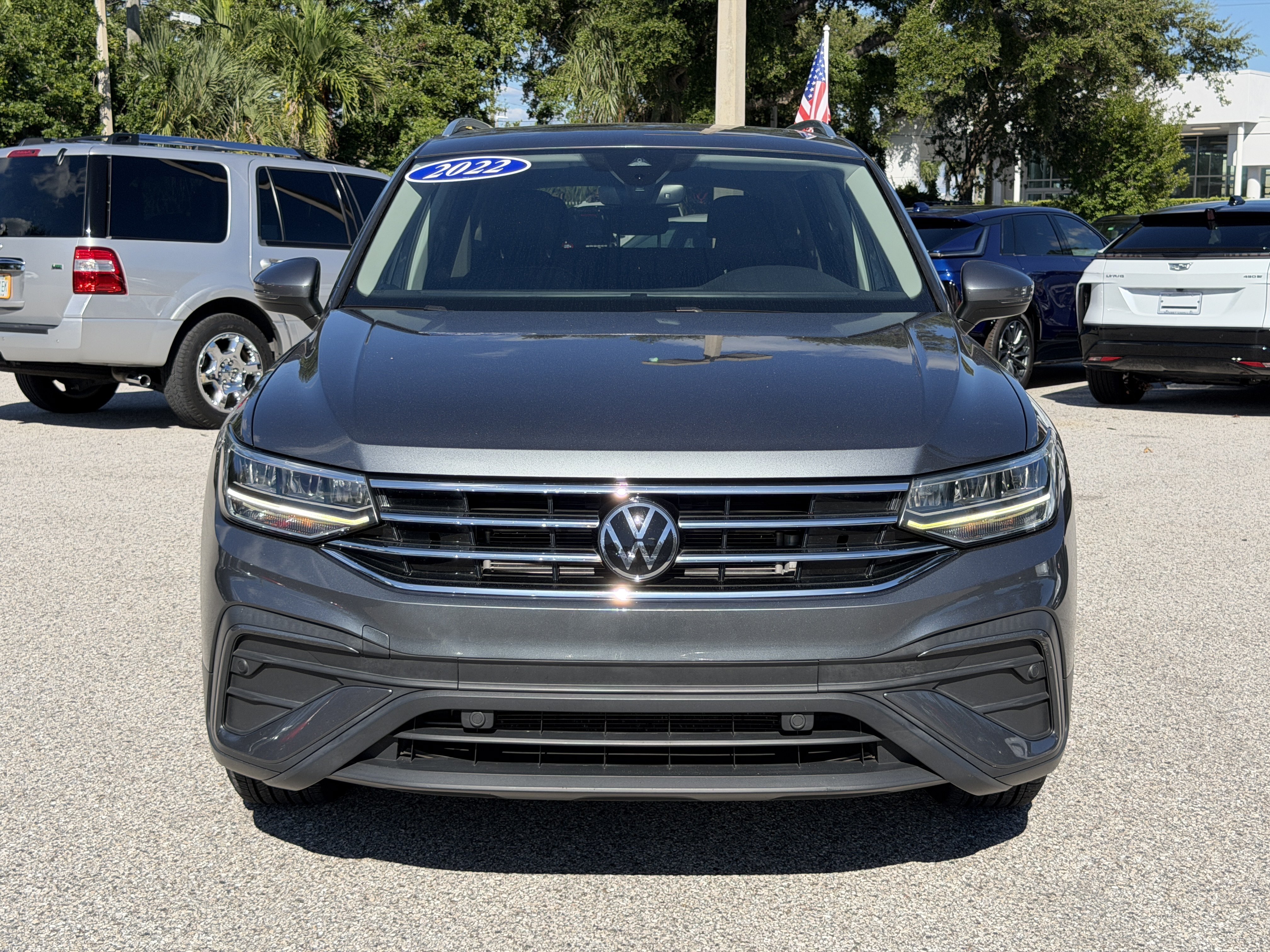 Certified 2022 Volkswagen Tiguan SE FWD image 2