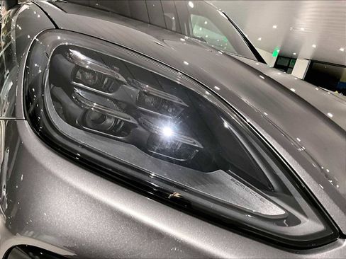 Used 2025 Porsche Cayenne E-Hybrid image 15
