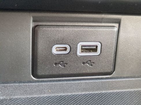 Used 2022 Chevrolet Suburban RST w/ Luxury Package image 22