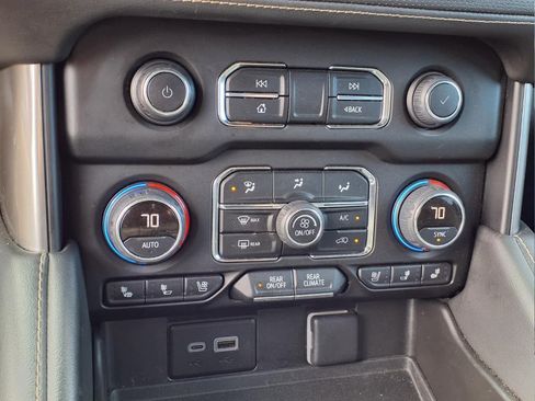 Used 2023 Chevrolet Suburban Premier AWD/4WD image 20