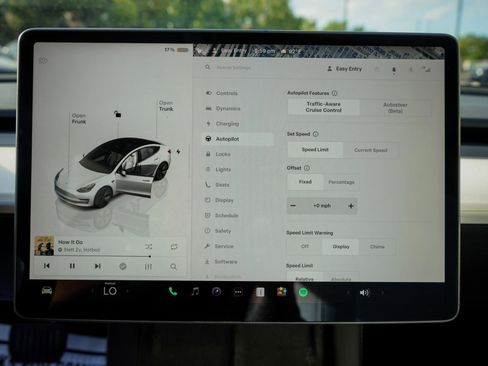 Used 2023 Tesla Model 3 Standard Range image 12