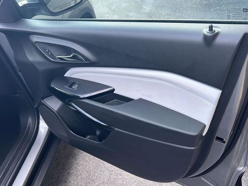 Used 2025 Chevrolet Trax LT image 14