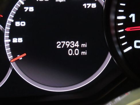 Certified 2023 Porsche Cayenne Coupe AWD/4WD image 18